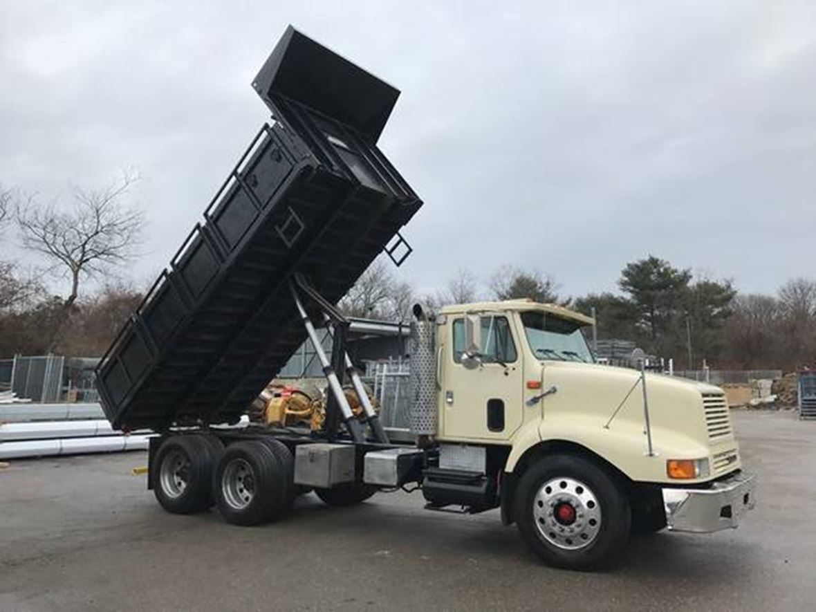 2000 International 2674 (Diesel 18' flatbed dump Truck) for sale by owner in Ridge