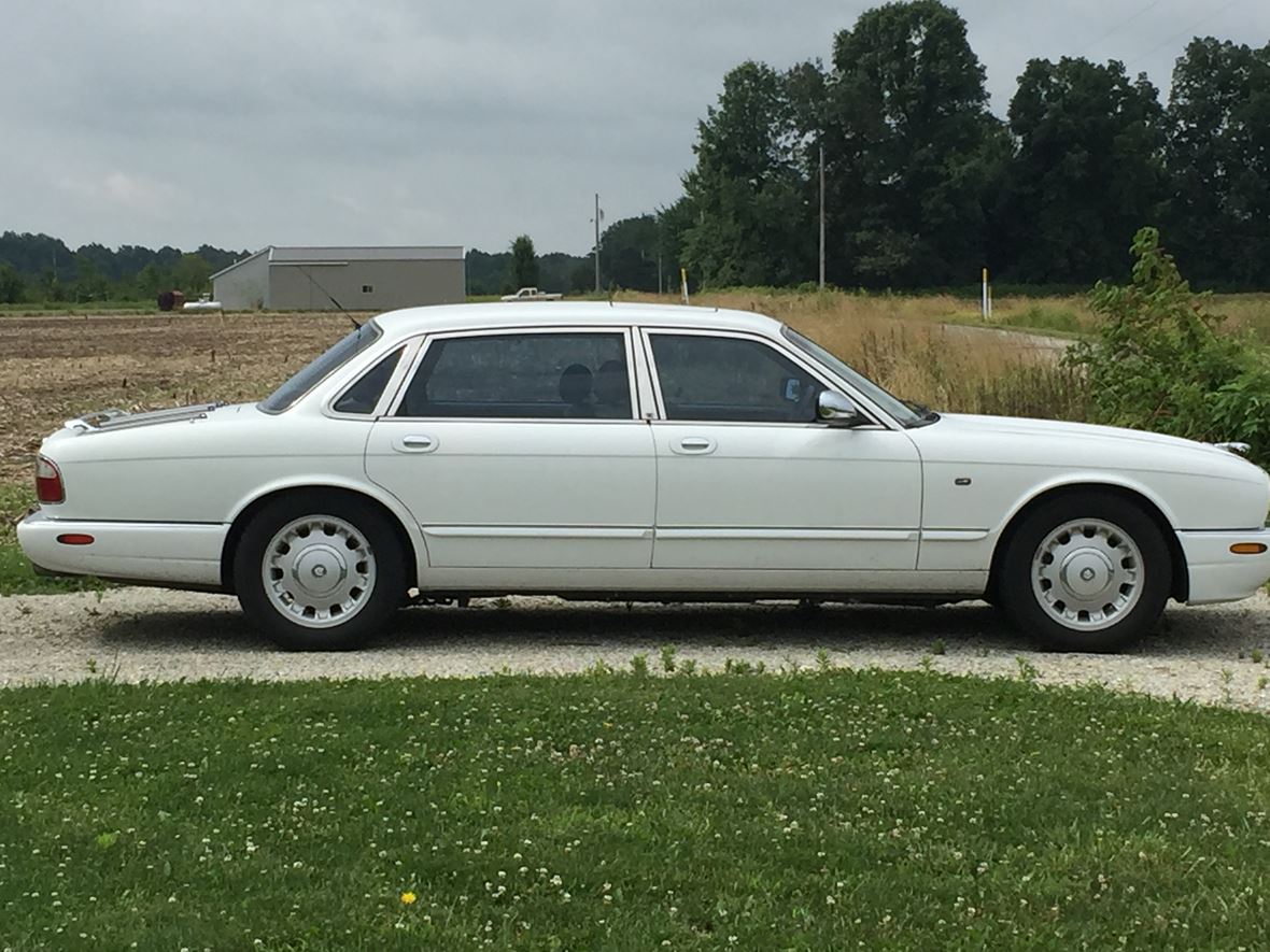 1998 Jaguar XJ8 for sale by owner in Batesville