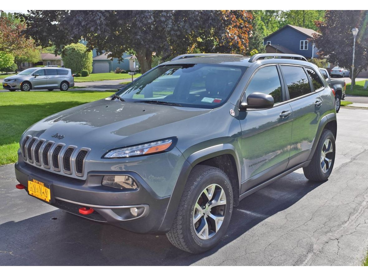 2014 Jeep Cherokee for sale by owner in Rochester
