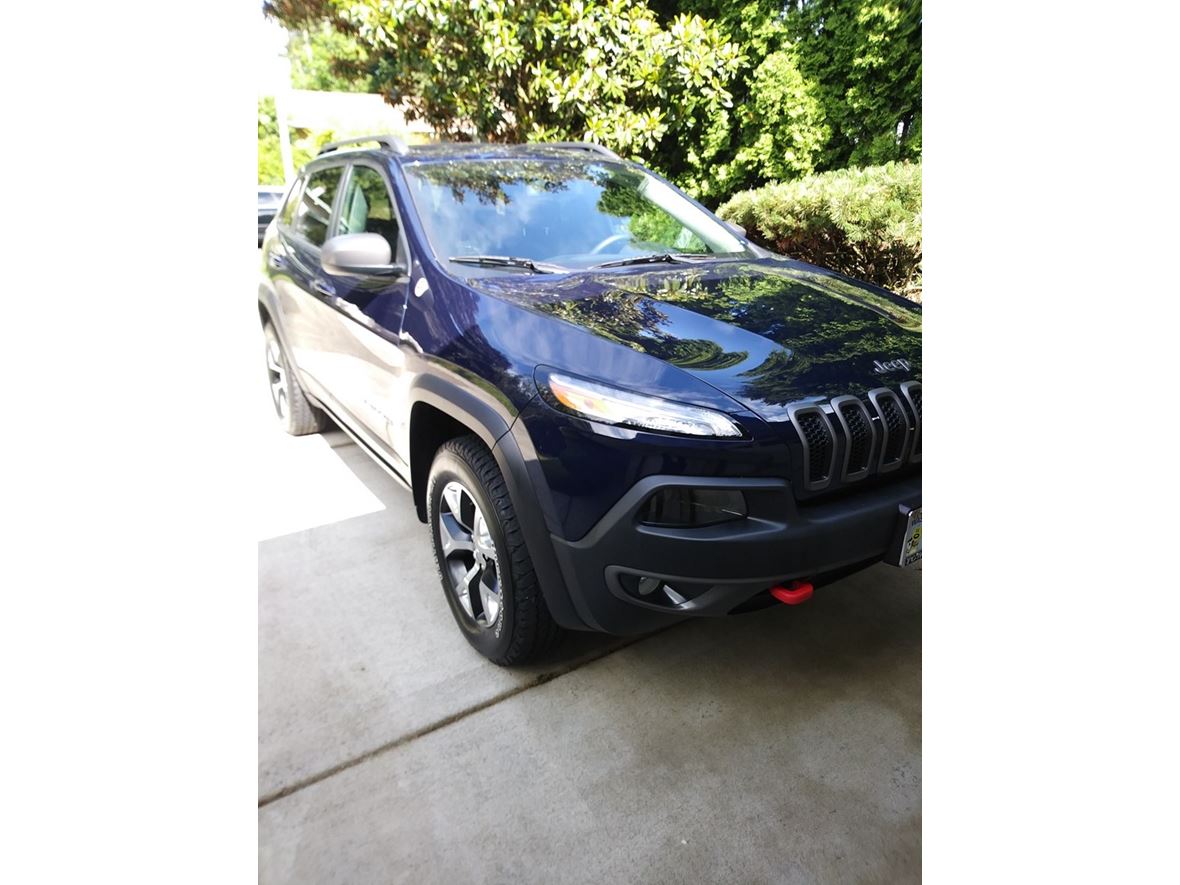 2014 Jeep Cherokee trail hawk for sale by owner in Kent