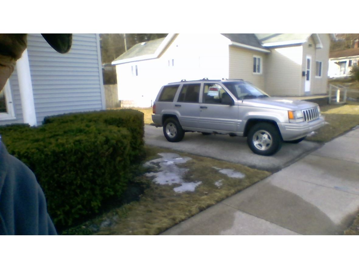 1998 Jeep Grand Cherokee for sale by owner in Manistee