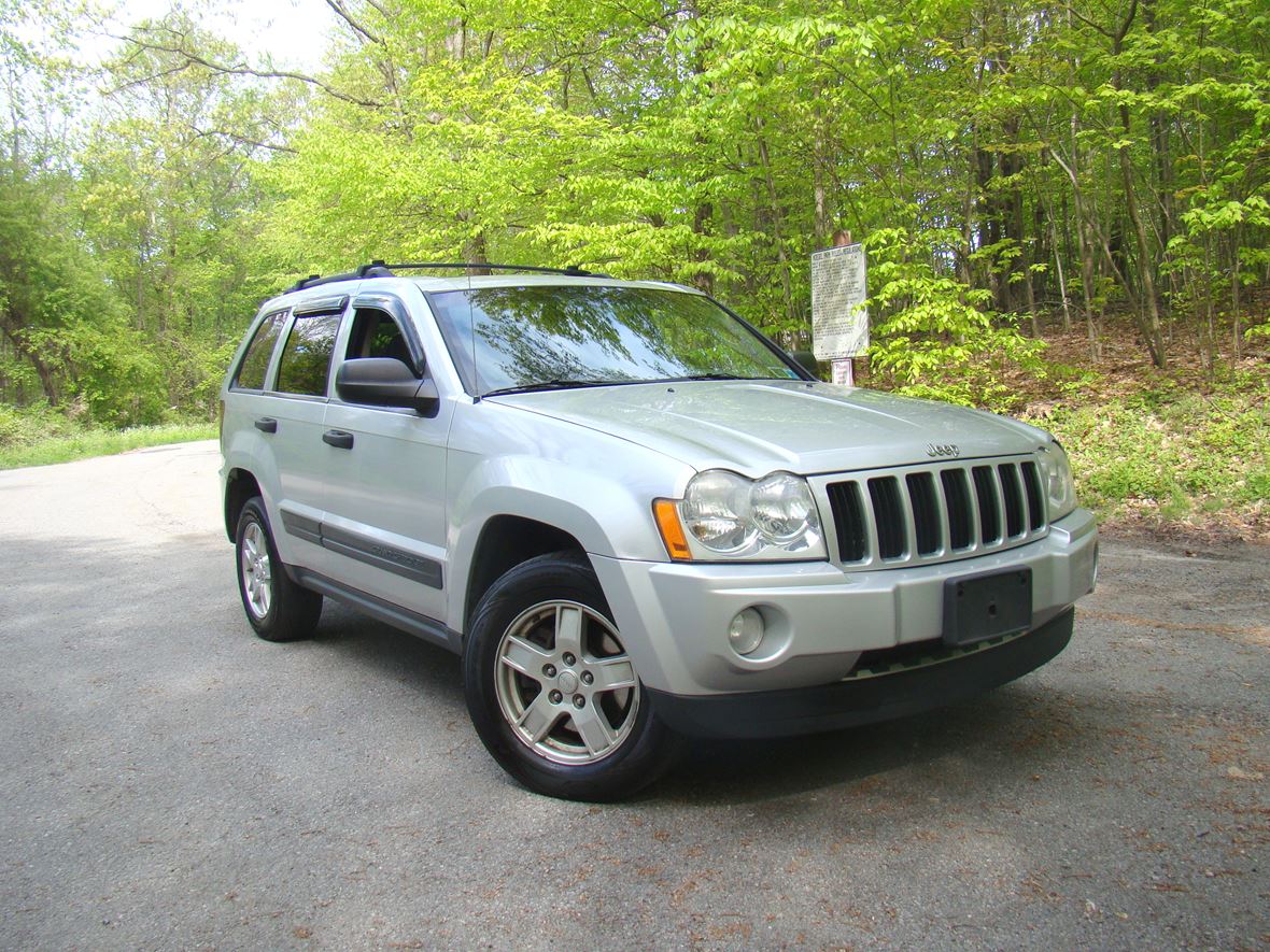 2005 Jeep Grand Cherokee for sale by owner in Baldwin Place