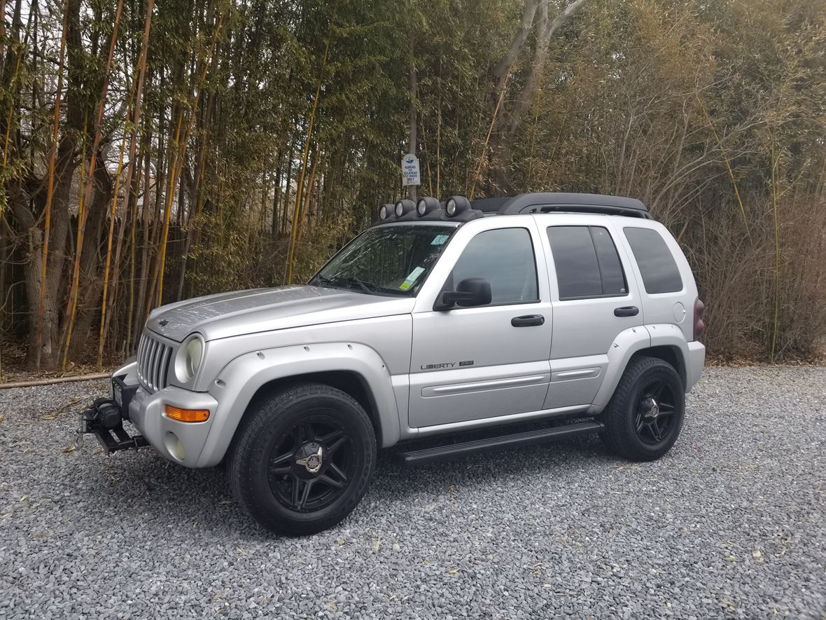 2003 Jeep Liberty Renegade for sale by owner in West Islip