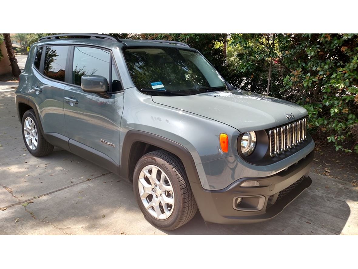 2016 Jeep Renegade Latitude for sale by owner in Santa Ana