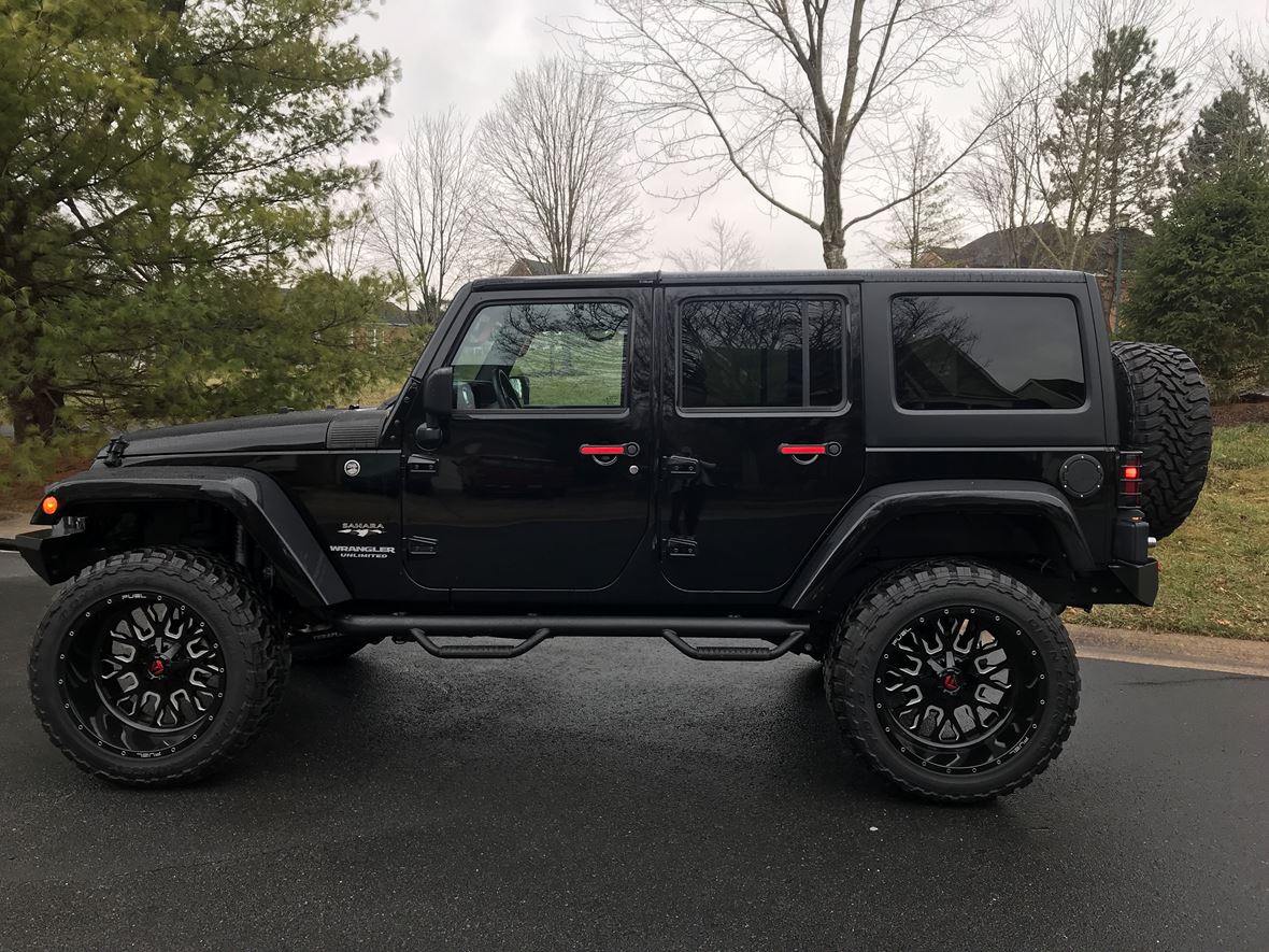 2016 Jeep Sahara Wrangler Unlimited for sale by owner in Leesburg