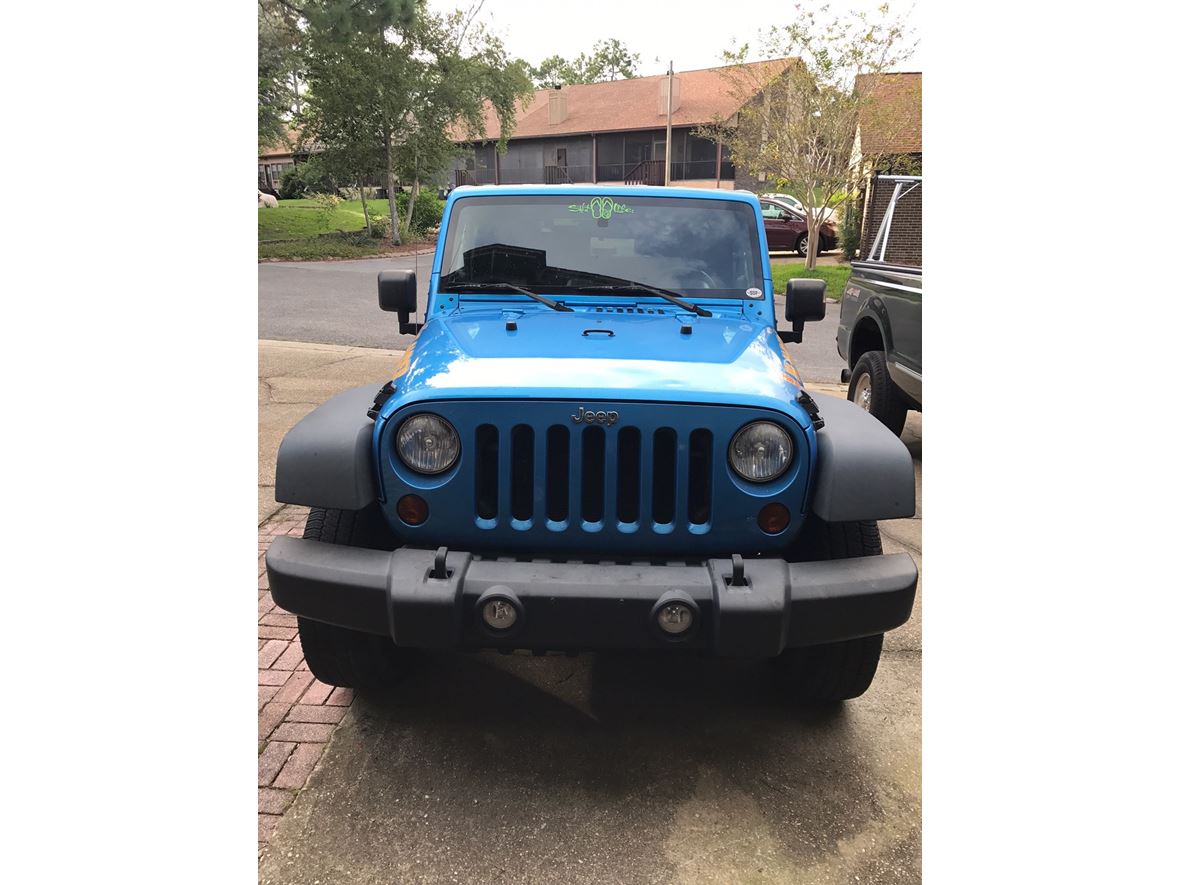 2010 Jeep Wrangler Unlimited for sale by owner in Eglin AFB