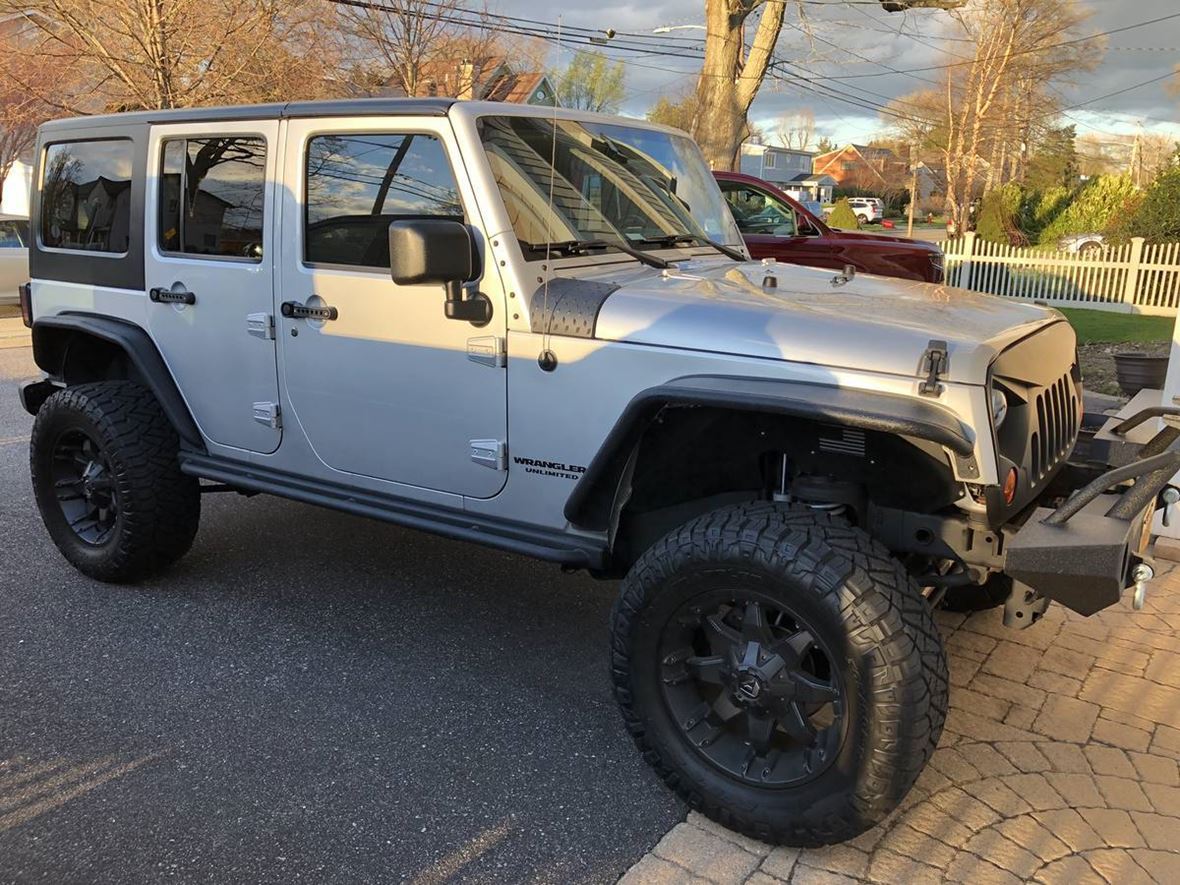 2011 Jeep Wrangler Unlimited for sale by owner in Corona