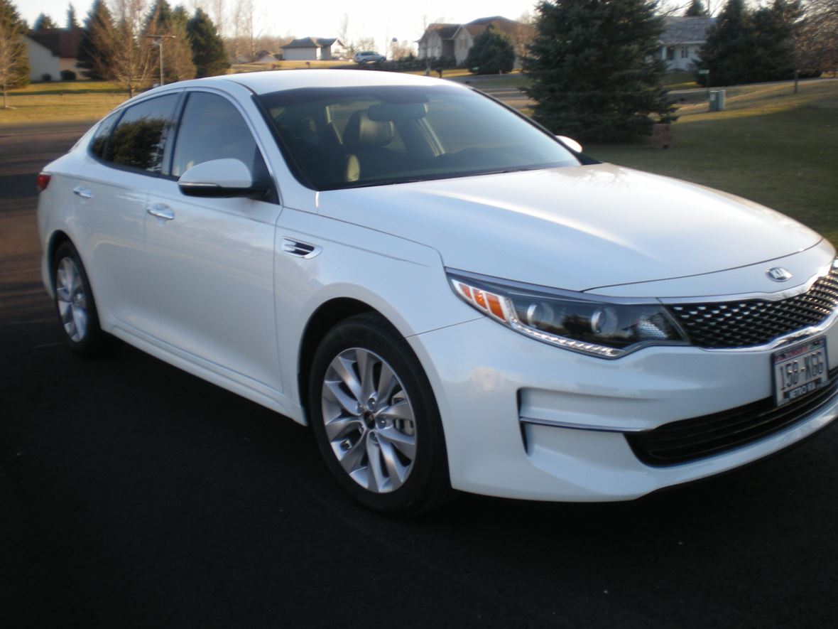 2016 Kia Optima for sale by owner in Pardeeville