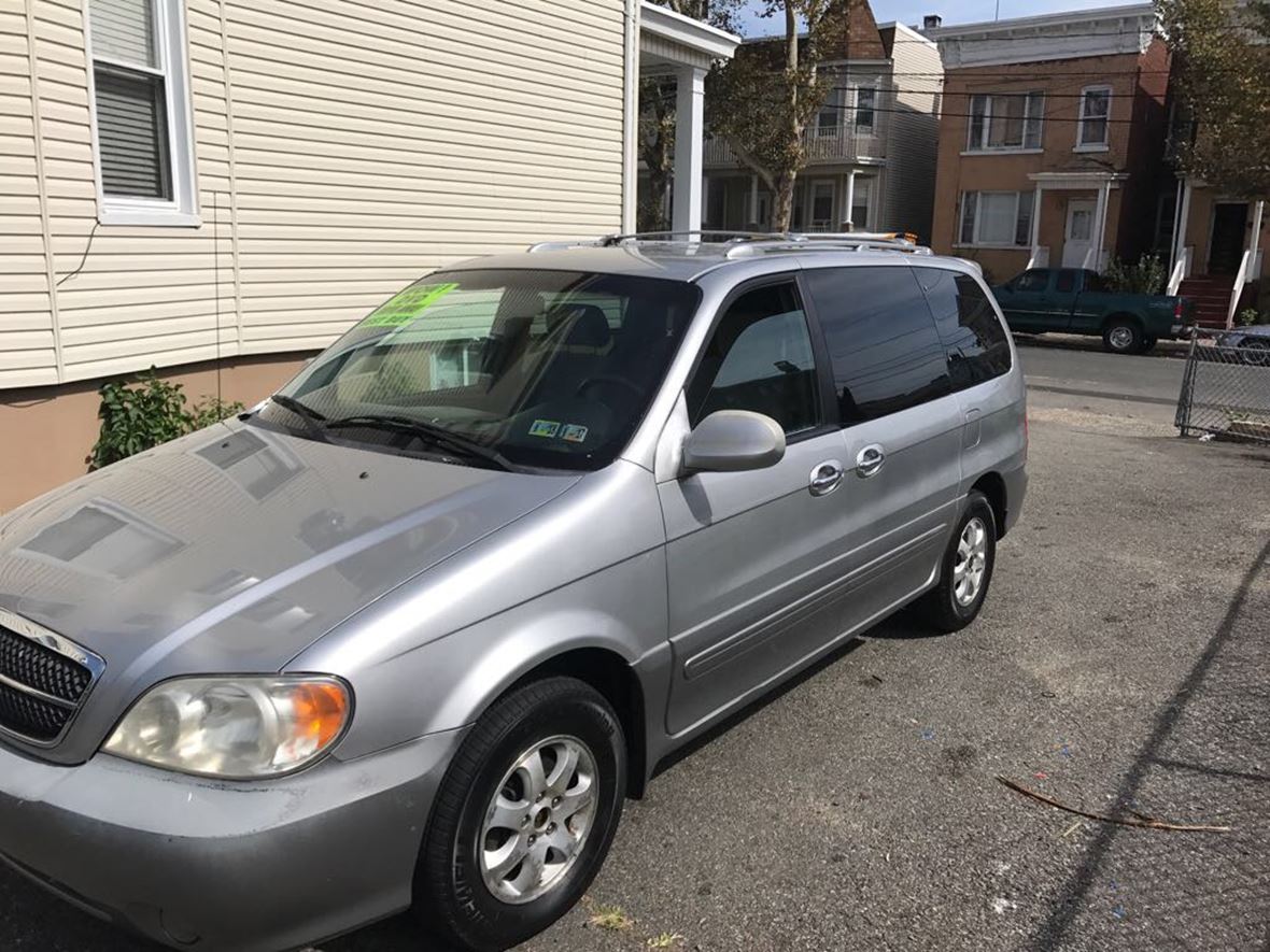 2004 Kia Sedona for sale by owner in Perth Amboy