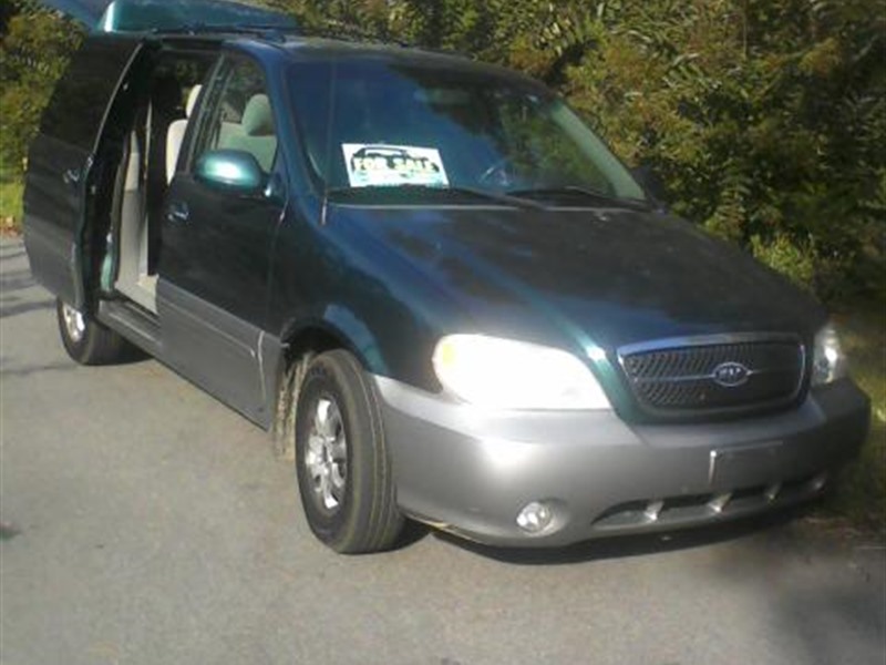 2005 Kia Sedona for sale by owner in NEW HILL