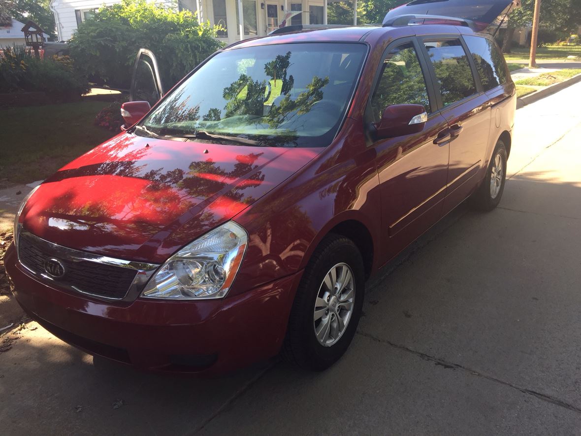2011 Kia Sedona for sale by owner in Dearborn