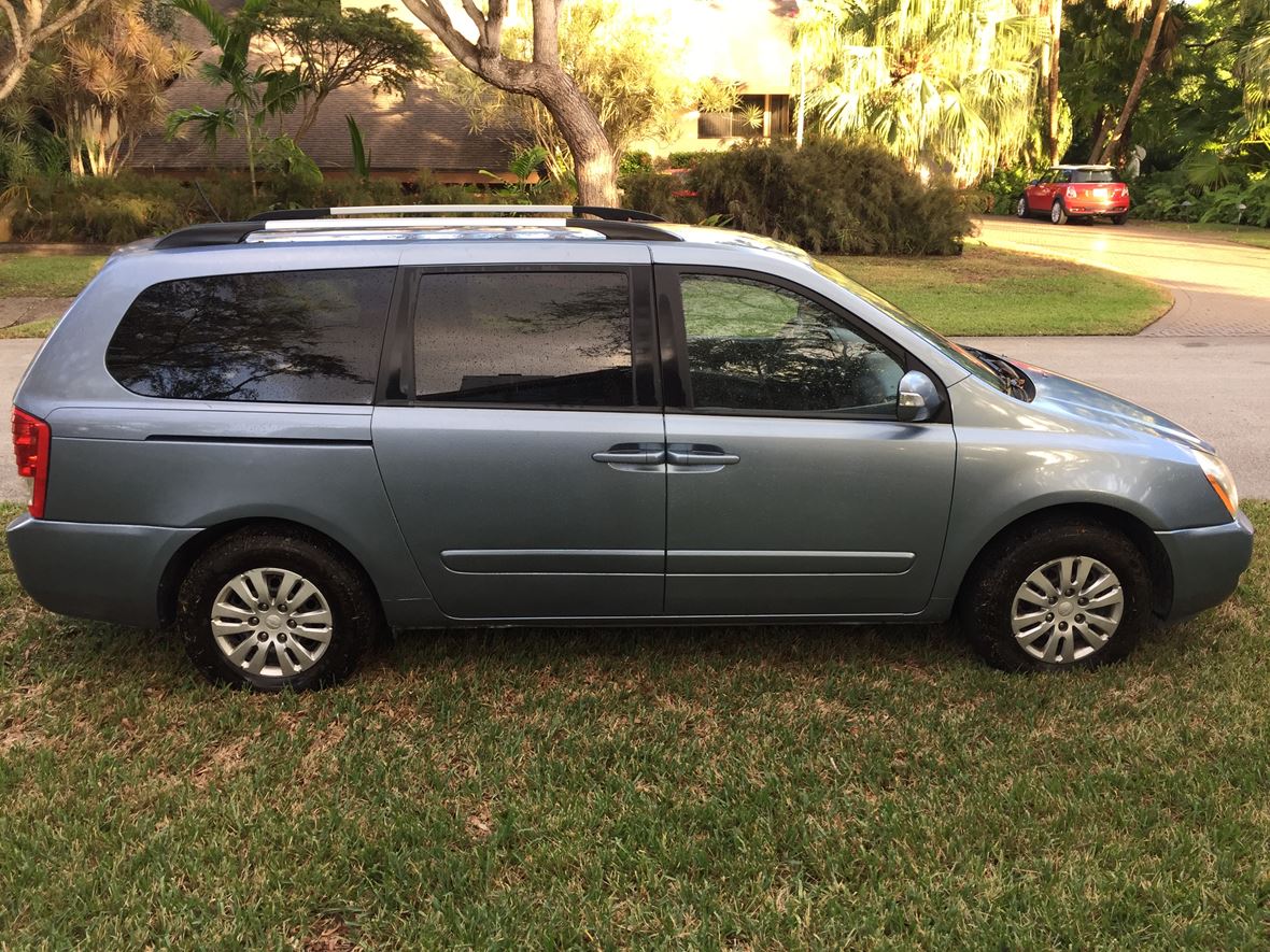 2012 Kia Sedona for sale by owner in Miami