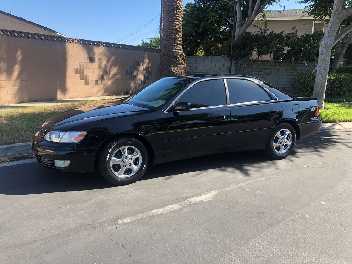 1998 Lexus ES 300 for sale by owner in Torrance