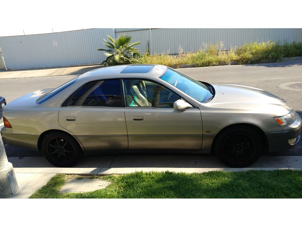 1999 Lexus ES 300 coach edition for sale by owner in Van Nuys