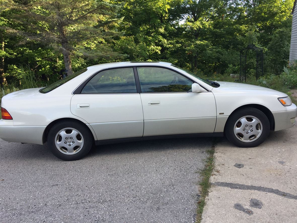 1999 Lexus ES 300 for sale by owner in Traverse City