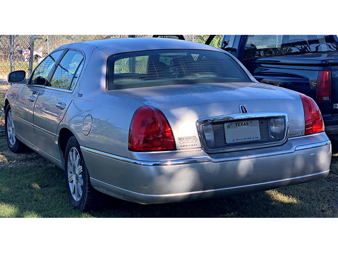 2009 Lincoln Continental - Signature Series for sale by owner in Port Arthur