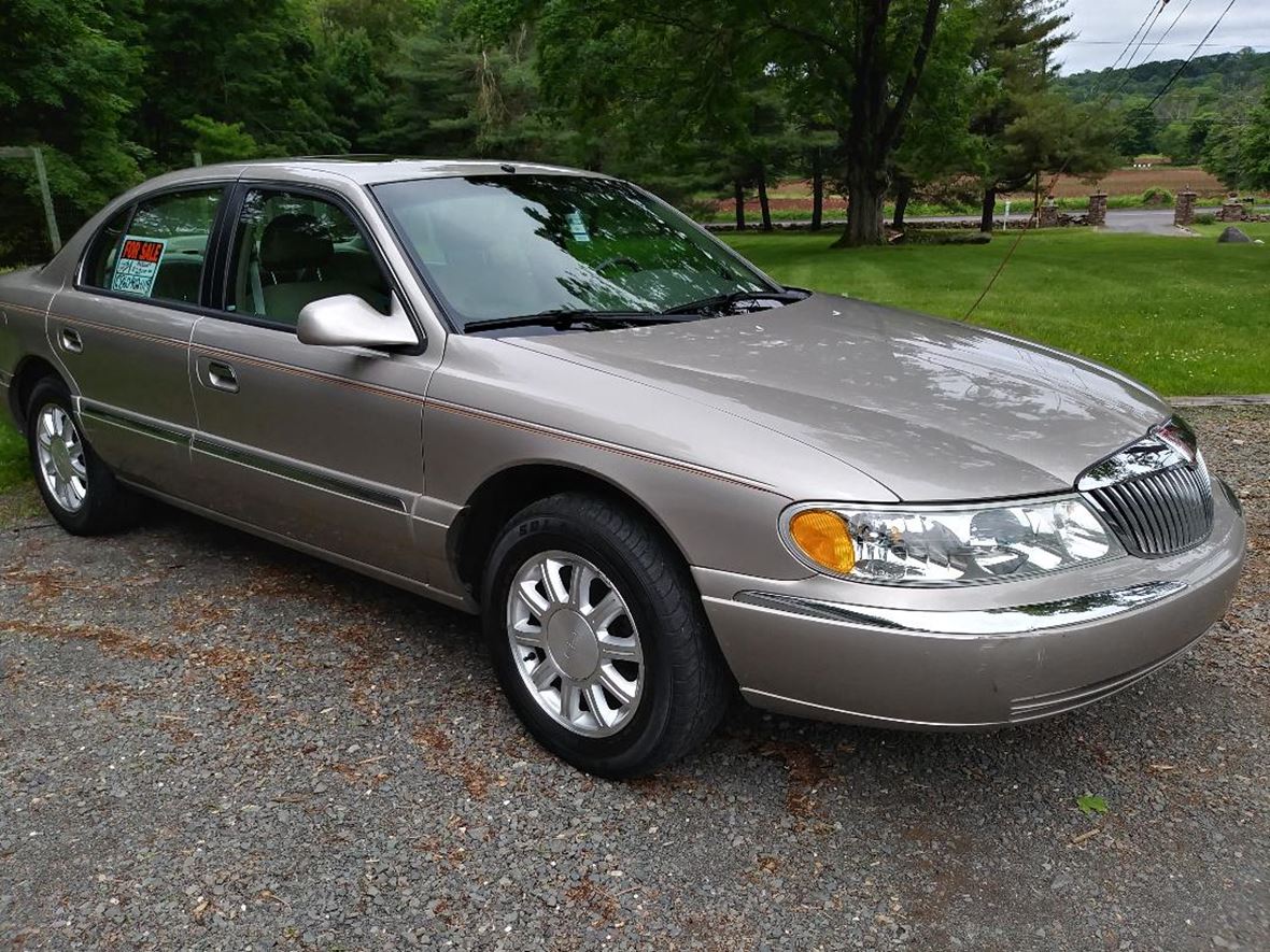 2002 Lincoln Continental for sale by owner in Cheshire