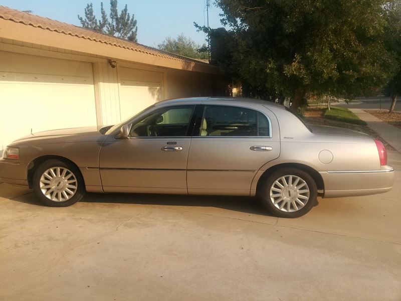 2003 Lincoln Continental for sale by owner in Fresno