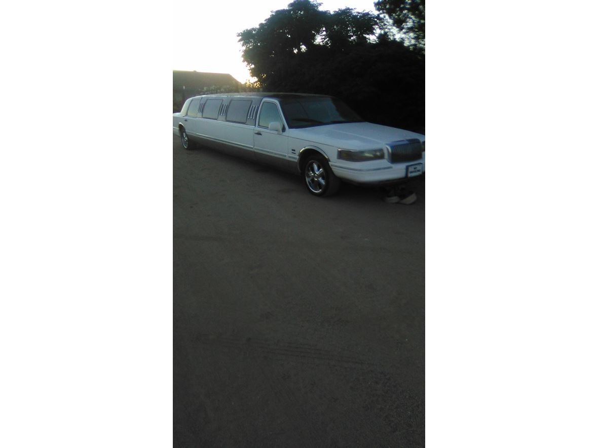 1995 Lincoln Continental limo for sale by owner in Golden Valley