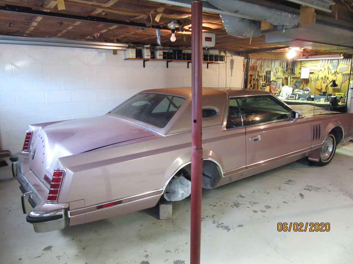 1977 Lincoln Mark V for sale by owner in Fairmont