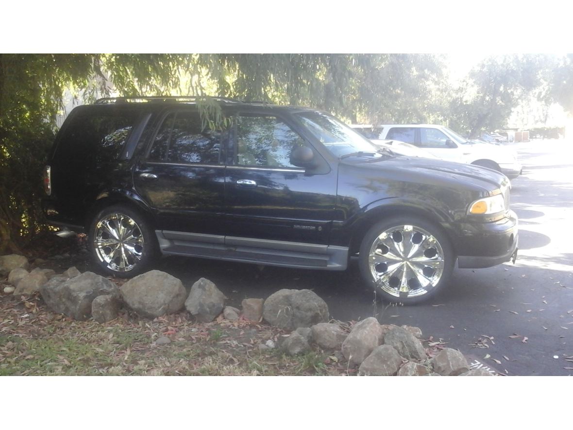 2000 Lincoln Navigator for sale by owner in Stockton
