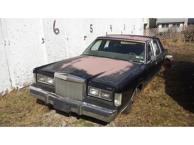 1986 Lincoln Town Car for sale by owner in McKeesport