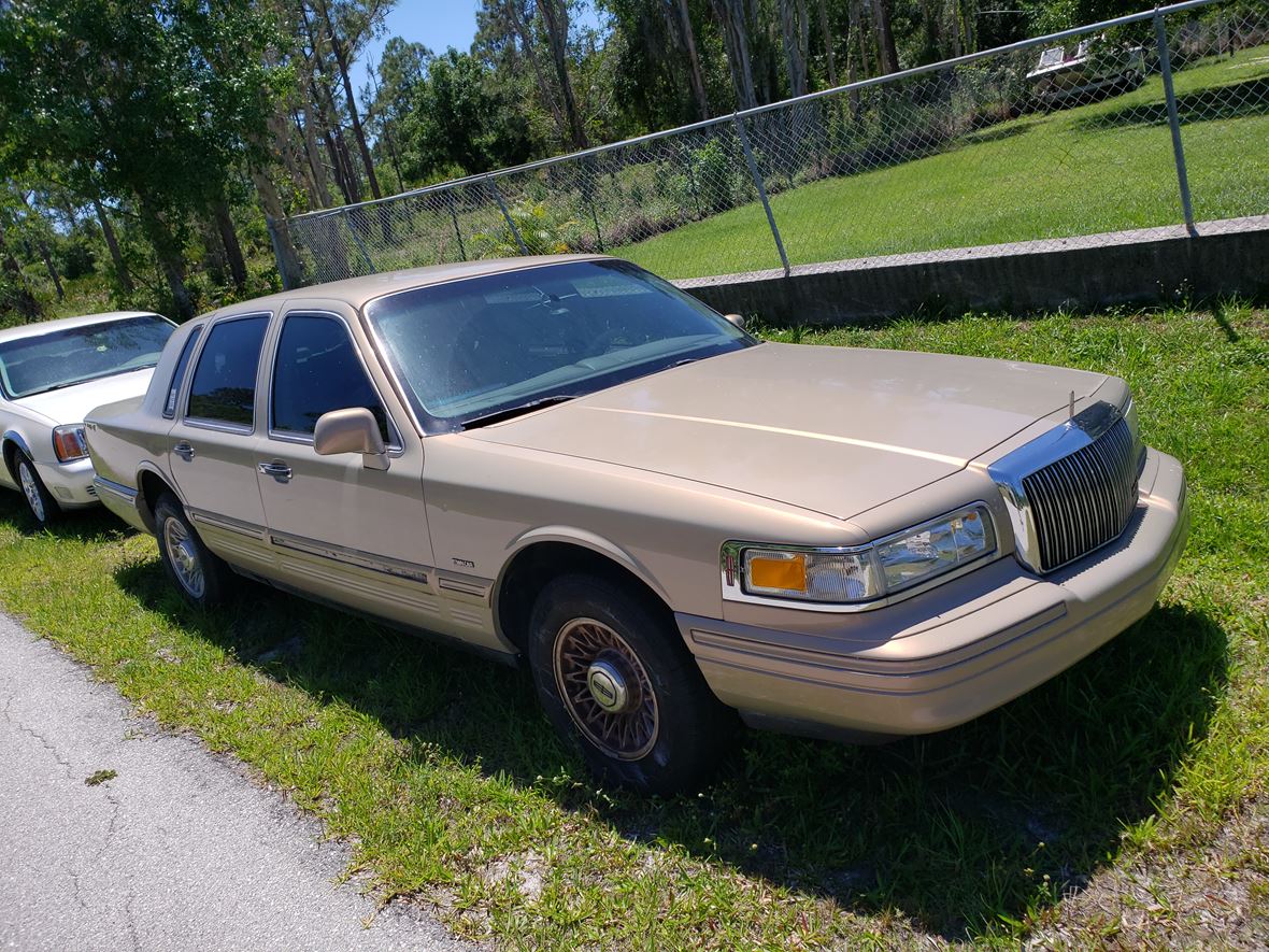 1996 Lincoln Town Car for sale by owner in Punta Gorda