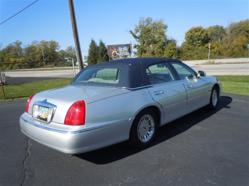 1998 Lincoln Town Car for sale by owner in MIDDLETOWN