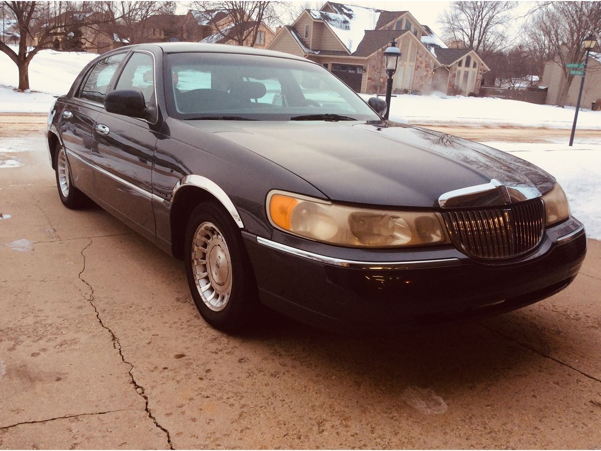 1998 Lincoln Town Car for sale by owner in Fort Wayne