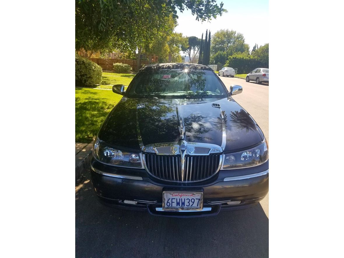 1999 Lincoln Town Car for sale by owner in LOS ANGELES
