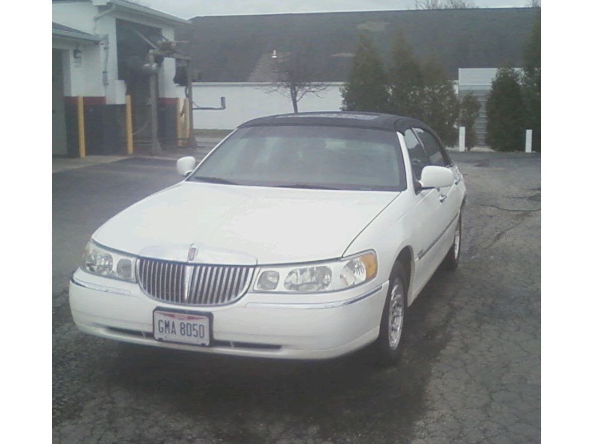 1999 Lincoln Town Car for Sale by Owner in Deerfield, OH 44411