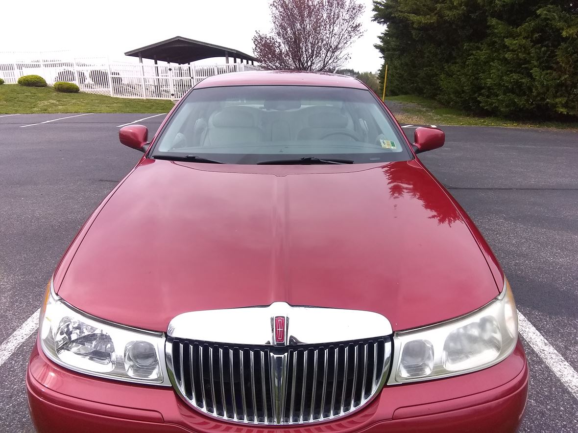 1999 Lincoln Town Car for sale by owner in Waynesboro