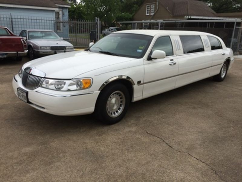 2000 Lincoln Town Car for sale by owner in Houston