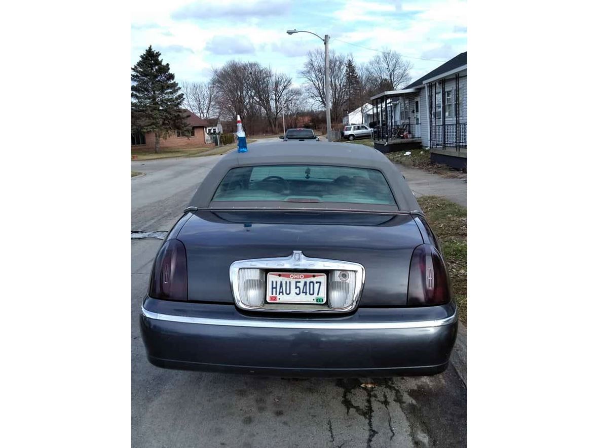 2000 Lincoln Town Car for Sale by Owner in Springfield, OH 45505