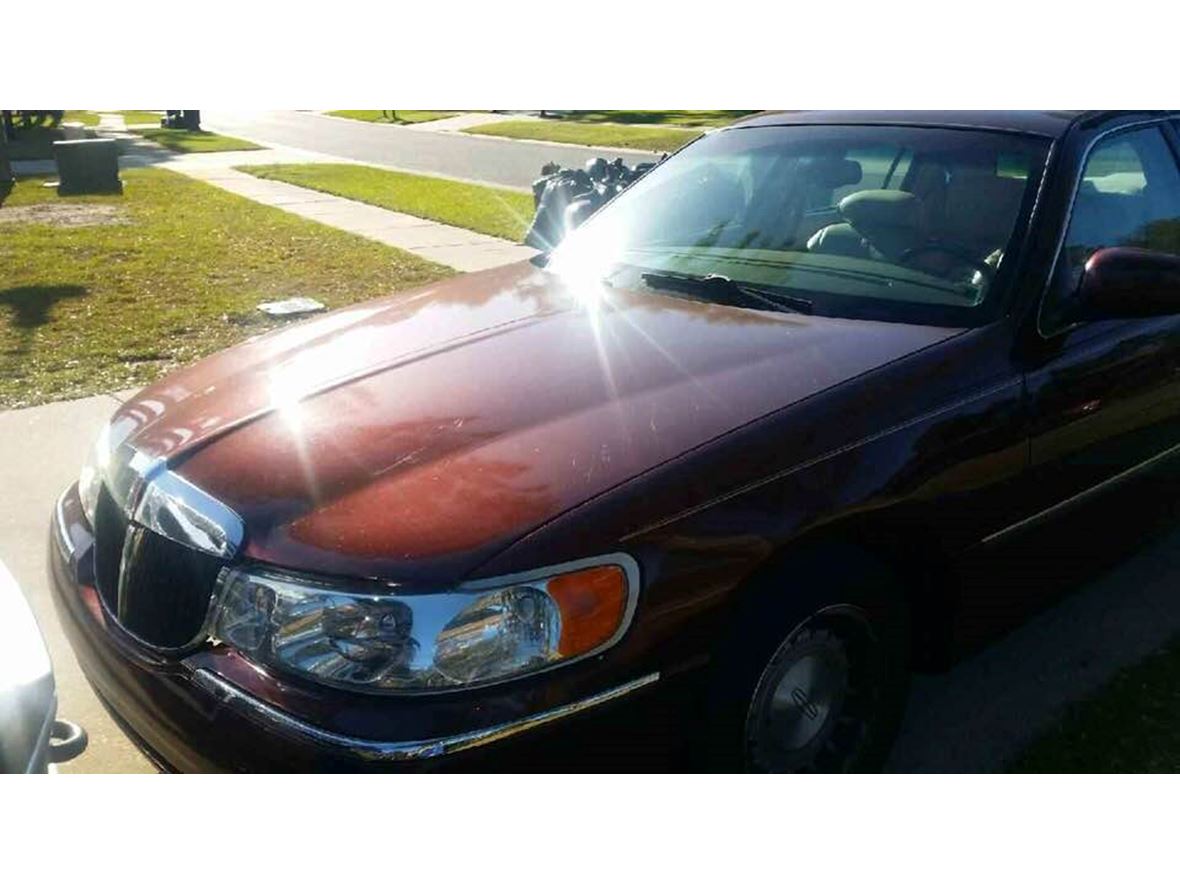 2001 Lincoln Town Car for sale by owner in Freeport