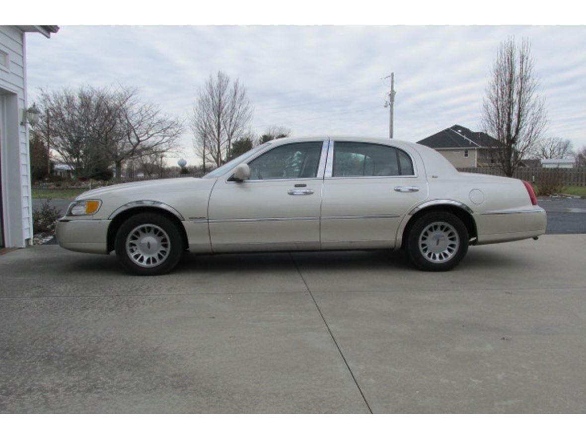 2002 Lincoln Town Car for sale by owner in Sparta