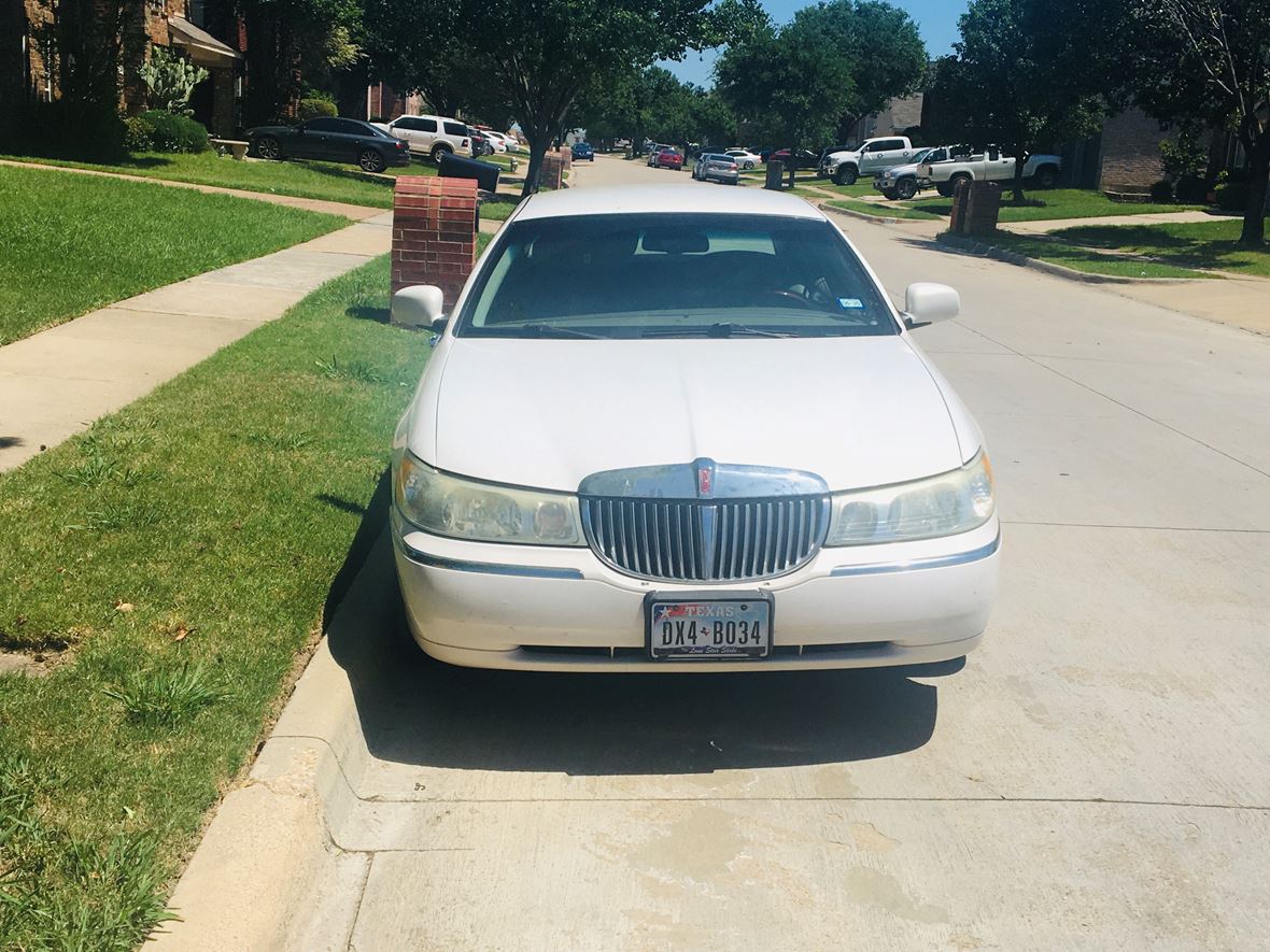 2002 Lincoln Town Car for sale by owner in Fort Worth