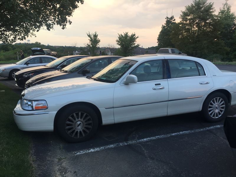 2004 Lincoln Town Car for sale by owner in Coraopolis