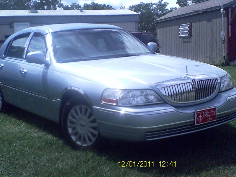 2005 Lincoln Town Car for sale by owner in Artemas