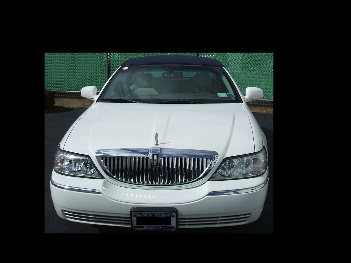 2005 Lincoln Town Car for Sale by Owner in Syracuse, NY 13261