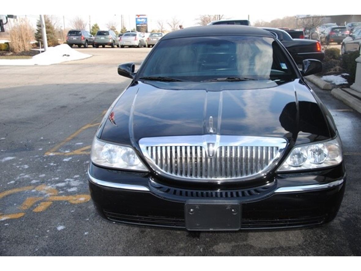 2005 Lincoln Town Car for sale by owner in New Hyde Park