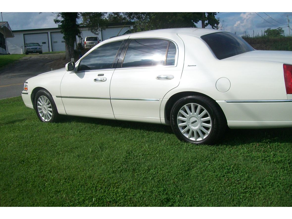 2005 Lincoln town car for Sale by Owner in Chuckey, TN 37641