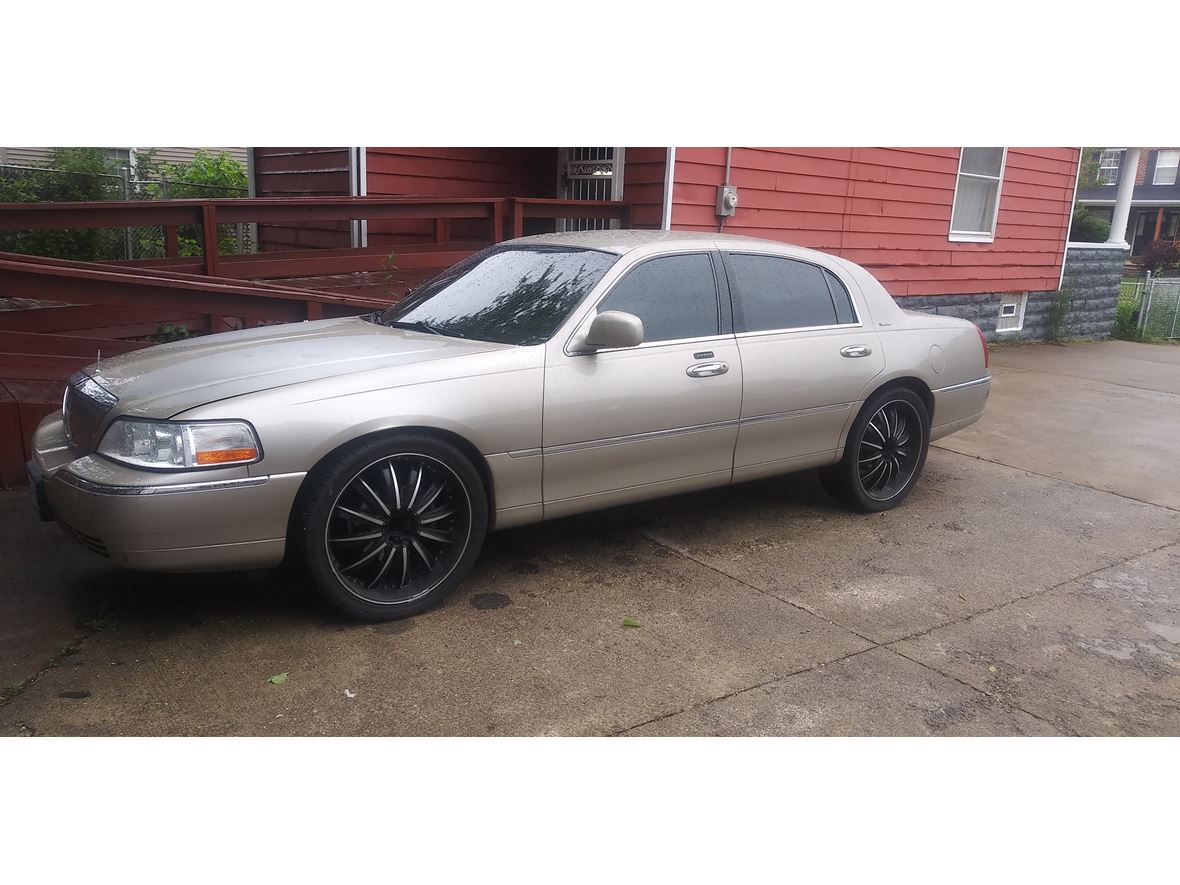 2005 Lincoln Town Car for Sale by Owner in Cleveland, OH 44106
