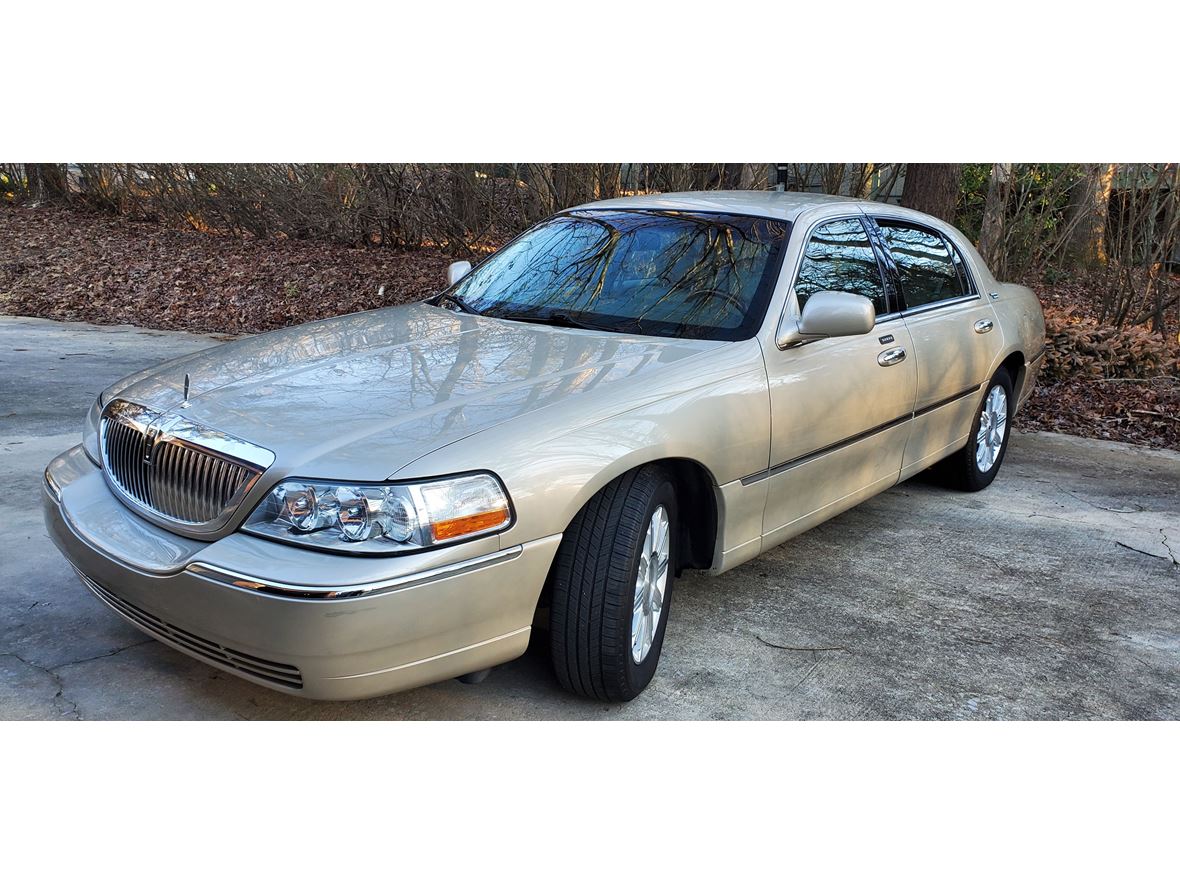 2009 Lincoln Town Car for sale by owner in Oak Ridge