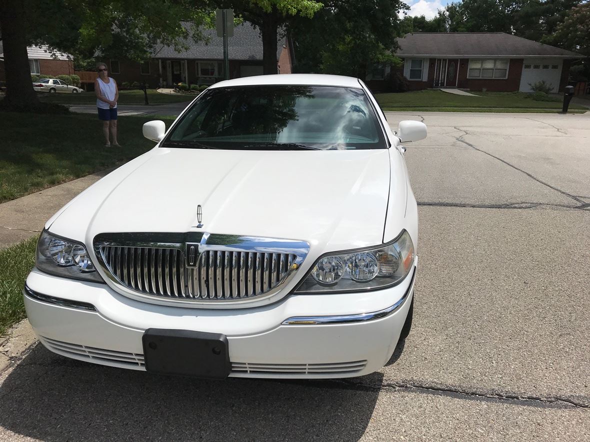 2011 Lincoln Town Car for sale by owner in Florence