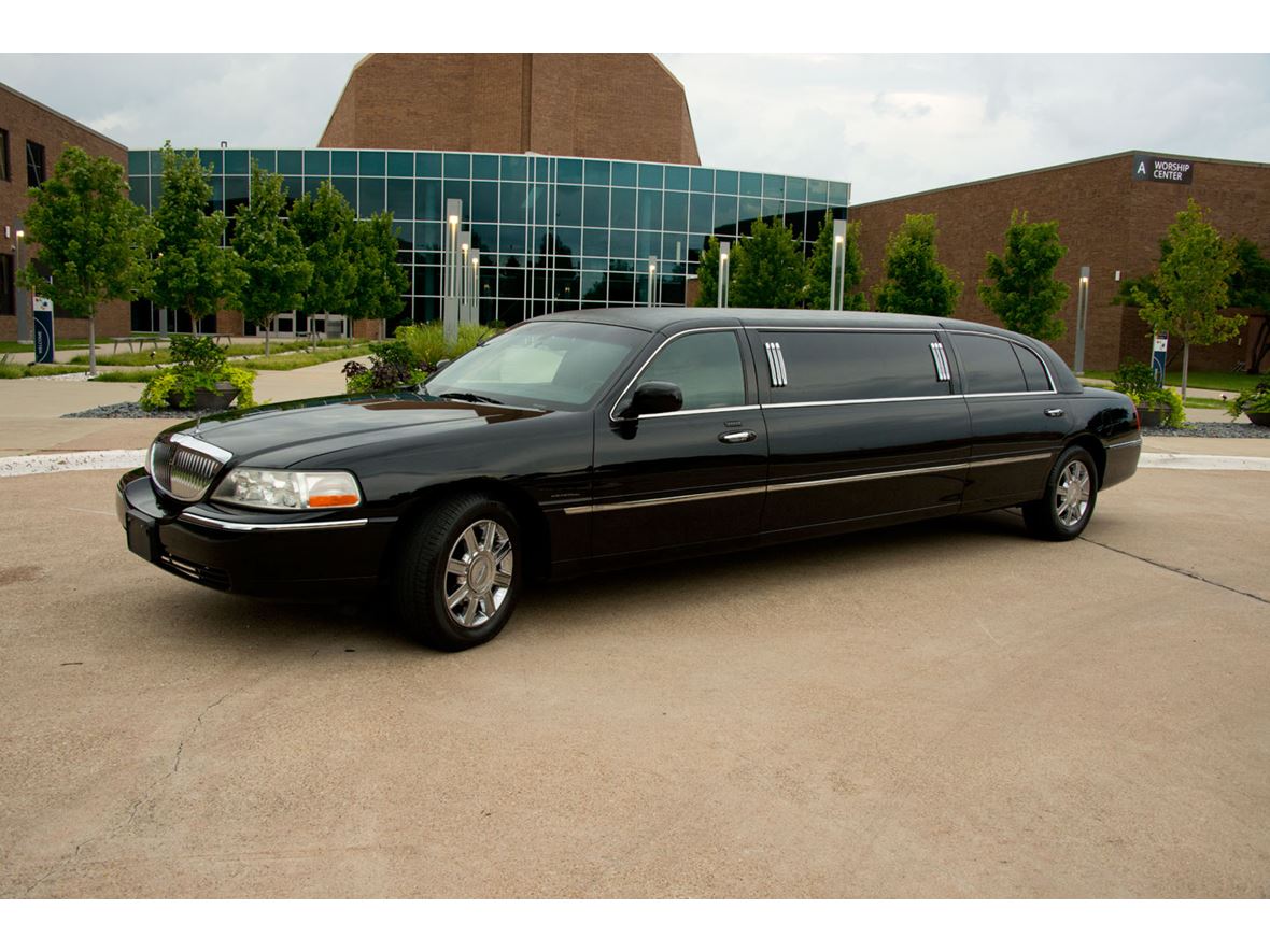 2011 Lincoln Town Car for sale by owner in Allen