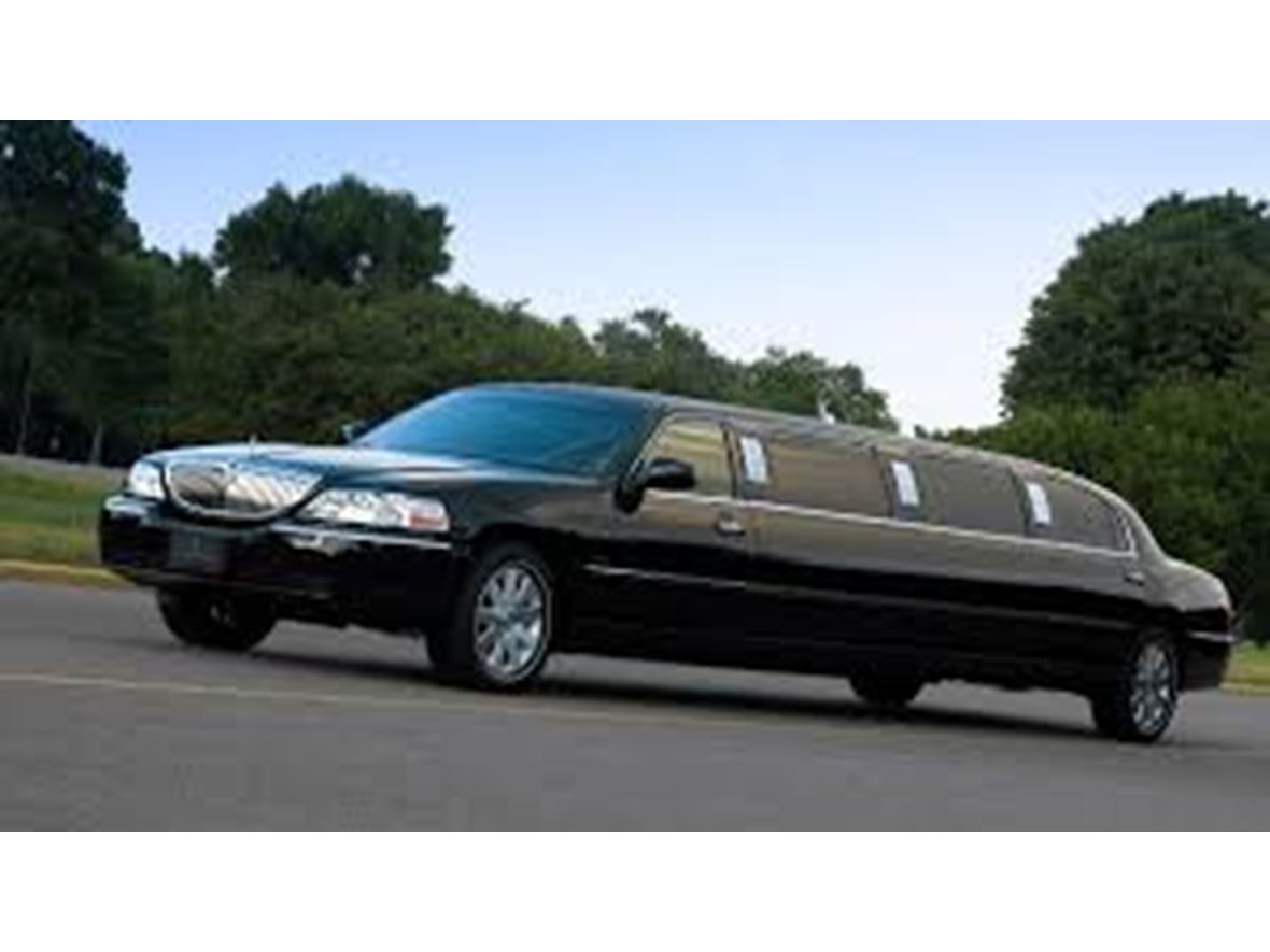 2005 Lincoln Town Car Limousine for sale by owner in Cartersville