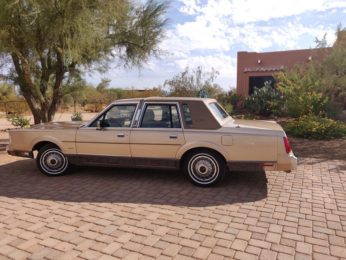 1986 Lincoln Town Car Signature Series for sale by owner in Scottsdale