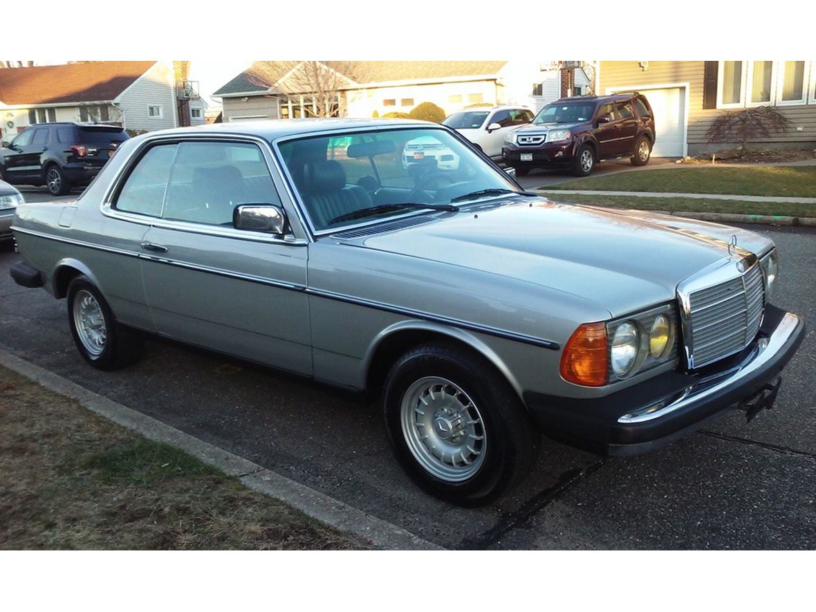 1982 Mercedes-Benz 300 for sale by owner in Miami