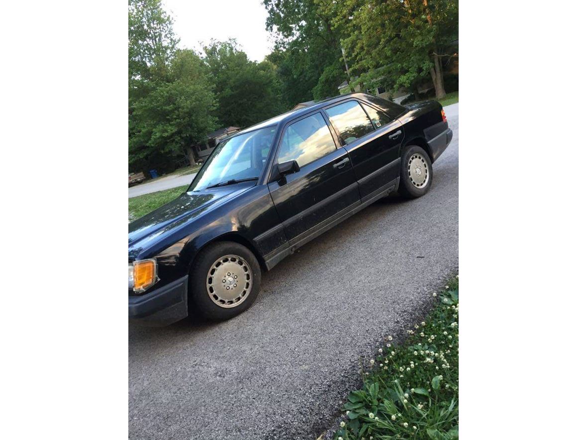 1987 Mercedes-Benz 300 for sale by owner in Mount Carmel